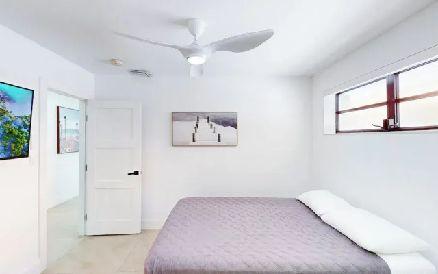 Villa Shapira 6BR Designer Home w Pool