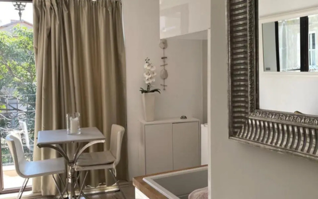 Luxury Central Apartment