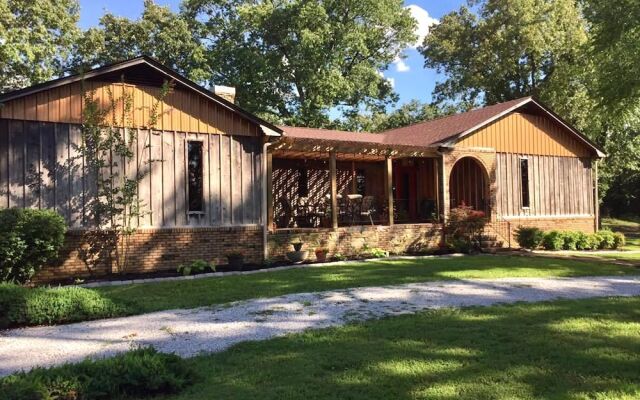 Sisters on Sycamore Bed & Breakfast
