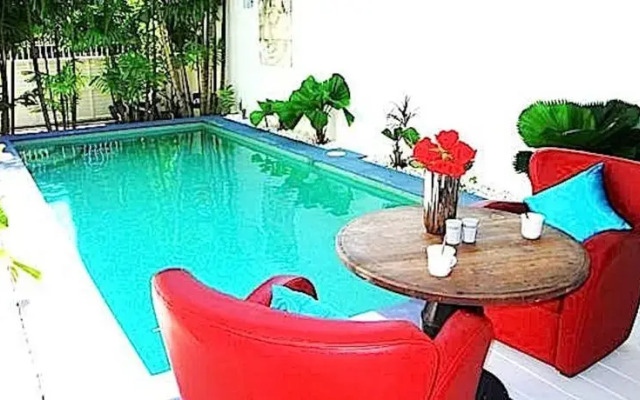 Cozy Pool Holiday home