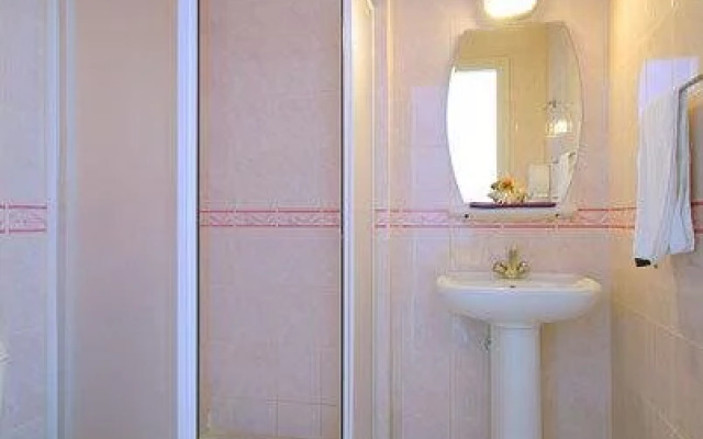 Yuva Hotel