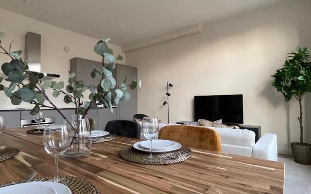 Great 3 Bedroom Serviced Apartment 98m2 -MNL G-
