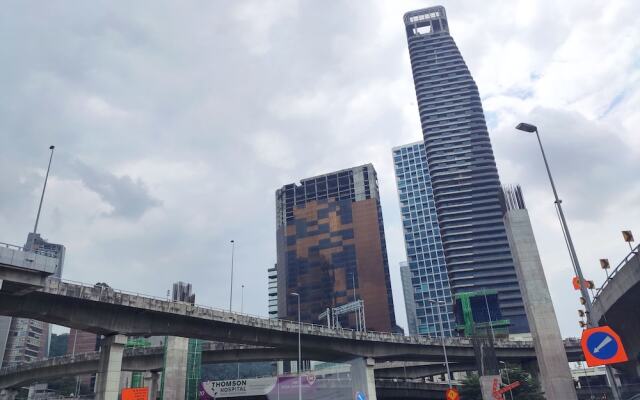 OYO Home 43951 Fair  Studio Empire City Marriot