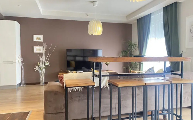 Chic Residence Flat With Central Location In Sisli