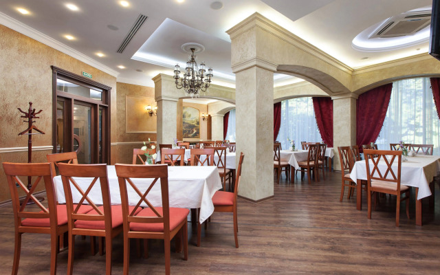 Aleksandrovskiy Hotel