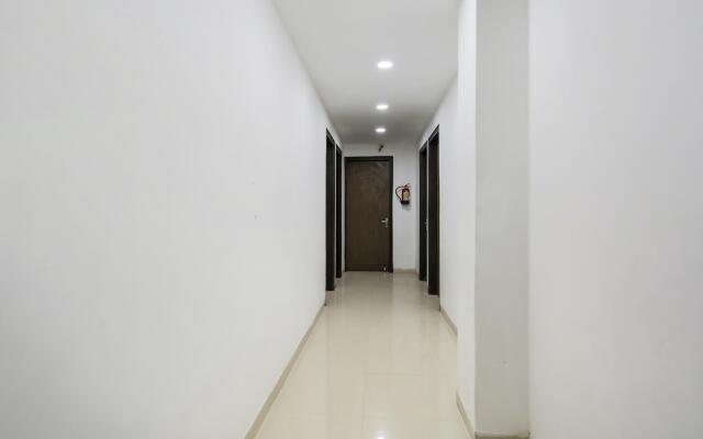 OYO 74279 Hotel Royal King Deluxe