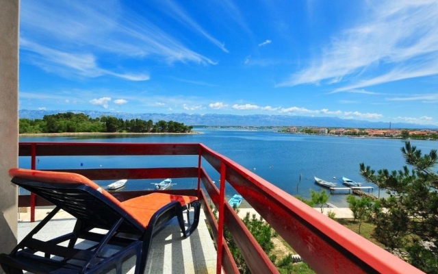 Apartment Ljilja - 10m from the sea with parking: A3 Nin, Zadar riviera