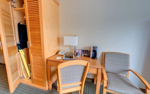 Staypineapple, University Inn, University District Seattle