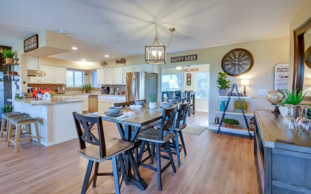 5 Mi to Dtwn Prescott: Home w/ Deck & Mtn Views
