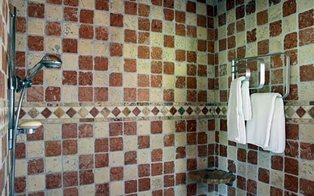 Une Suite a la Campagne (Adults Only)