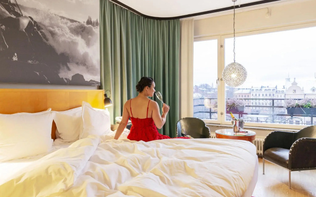 Hotel Rival