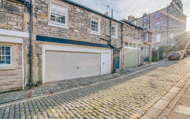 The Gloucester Lane Residence