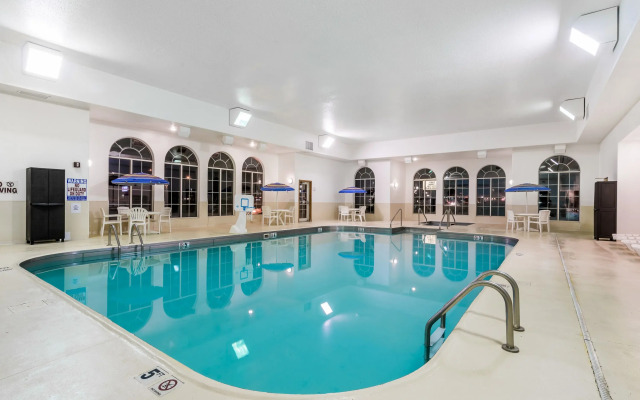 Travelodge and Suites Fargo/Moorhead