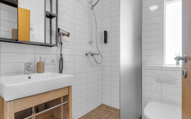Nice two Bedroom, Downtown Apartment With Balcony