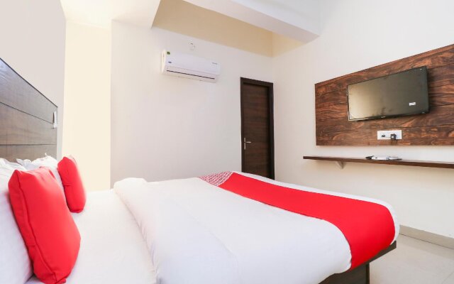 OYO 67595 Hotel Red Ark