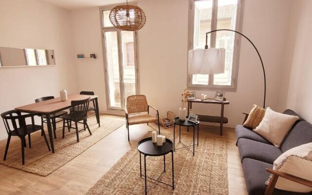 2 bedroom apt with BALCONY - Historical center