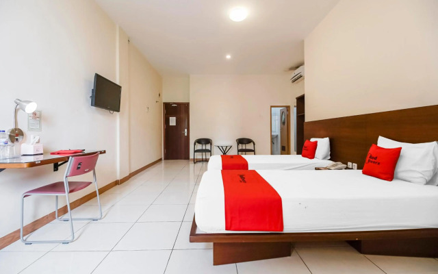 RedDoorz Plus @ Karebosi Area 2