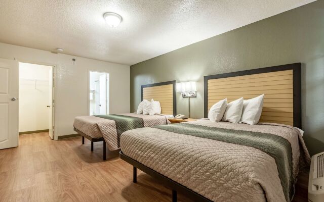 HomeTowne Studios By Red Roof Gainesville, GA