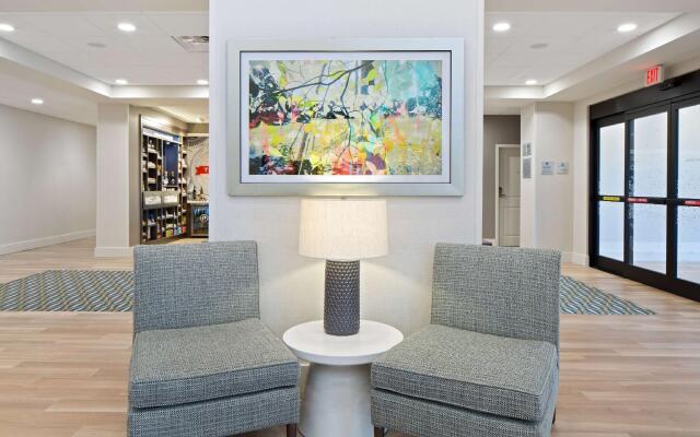 Hampton Inn & Suites-Seattle Woodinville WA