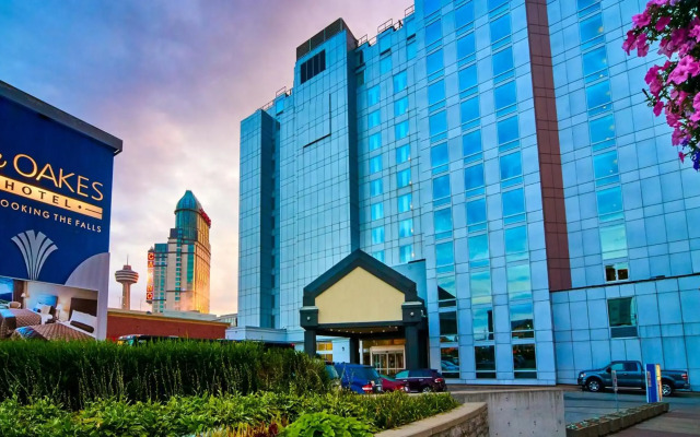 Oakes Hotel Overlooking the Falls