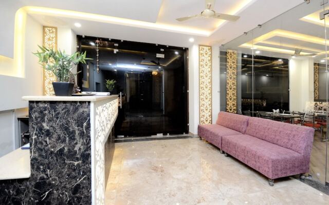 OYO 27061 Hotel Magnum