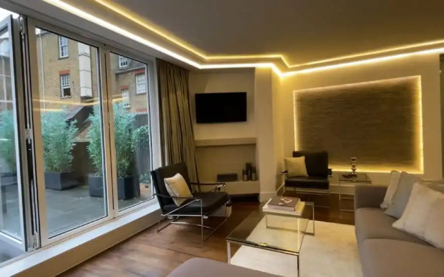 Two Bedroom Flat in Belgravia