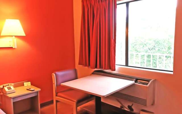 Motel 6 Cleveland East Macedonia