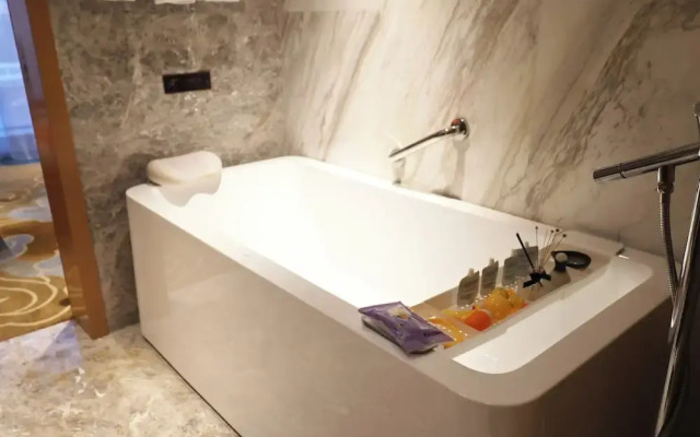 Serene Yuhua Hotel