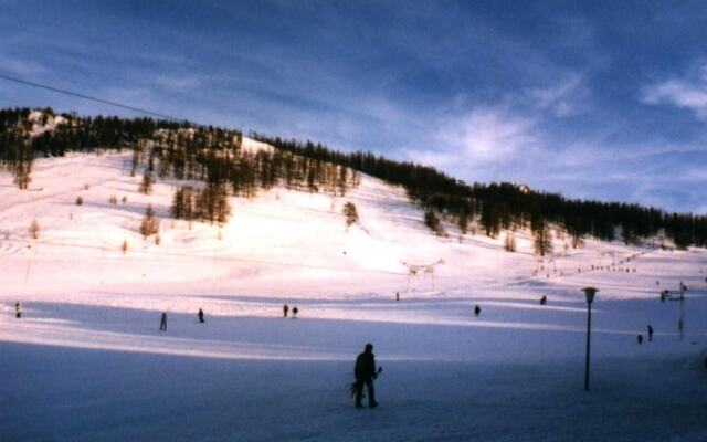 Studio in Montgenèvre, With Wonderful Mountain View, Balcony and Wifi