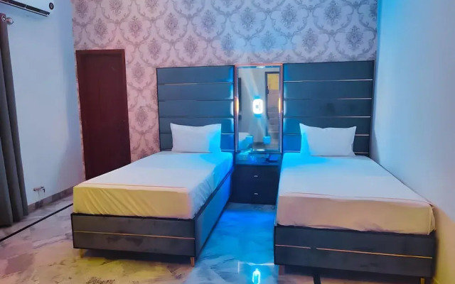 Red Fort Hotel Gulberg