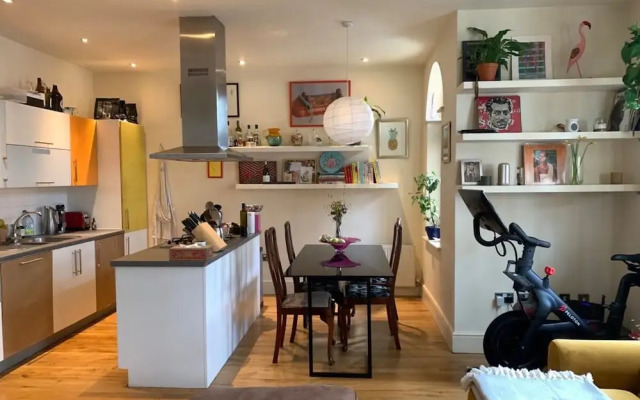 Stylish & Homely 1BD Flat, 1min to Clapton Sqaure!