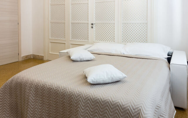 Suite In Center