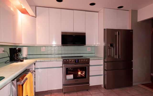 Cheerful & Beautiful 3-Bedroom Ranch