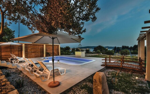 Nice Home in Kastel Sucurac With Wifi and 4 Bedrooms