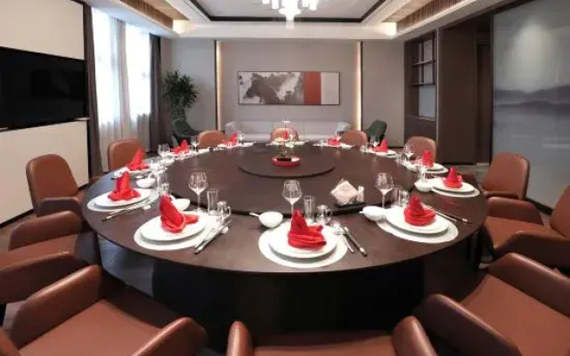 Pinghu Dingren Ramada Hotel