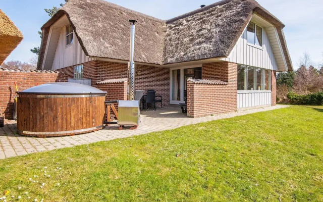 6 Person Holiday Home in Blavand