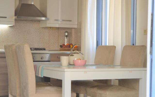 Nikolas Apartments