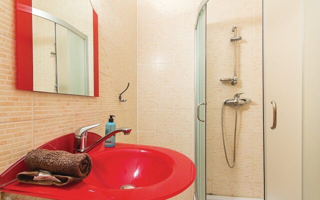 Nice Home in Liznjan With Wifi and 7 Bedrooms