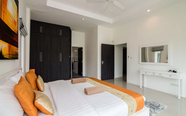 Hua Hin Pool Villa with 4 Bedrooms L50