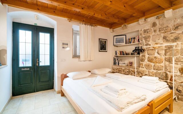 Studio Apartment Pupa