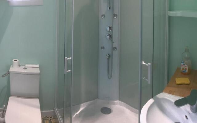 Chambre studio indépendante au calme vue sur piscine