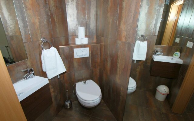 Arpad Bridge Apartments