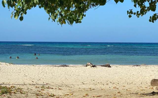 Beautiful 1-bed Beach Side Studio in Montego Bay