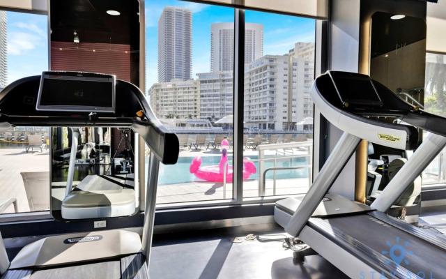 Infinite View Balcony Amazing Pool Near Beach