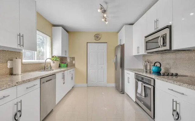 Lakeridge House- 4 Bedrooms/3 Bathroom Home by RedAwning