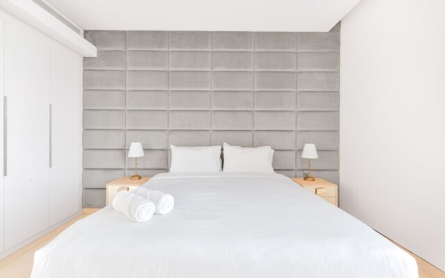 Posh Oceanfront 2BR in Bluewaters Island