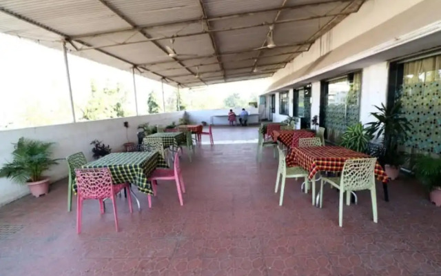 Hotel Girnar