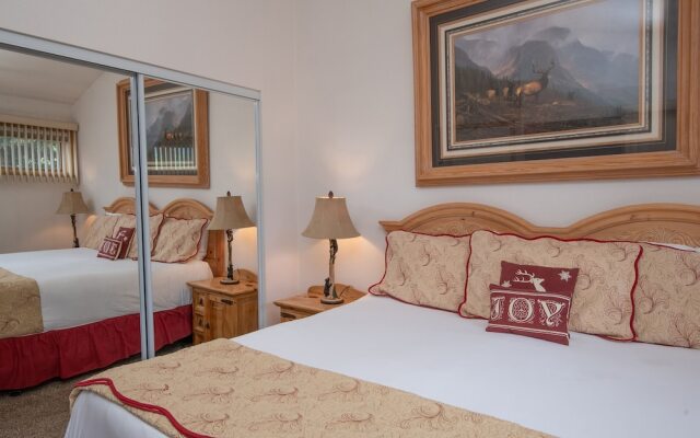 Snowfox #302 2 Bedroom Condo by RedAwning