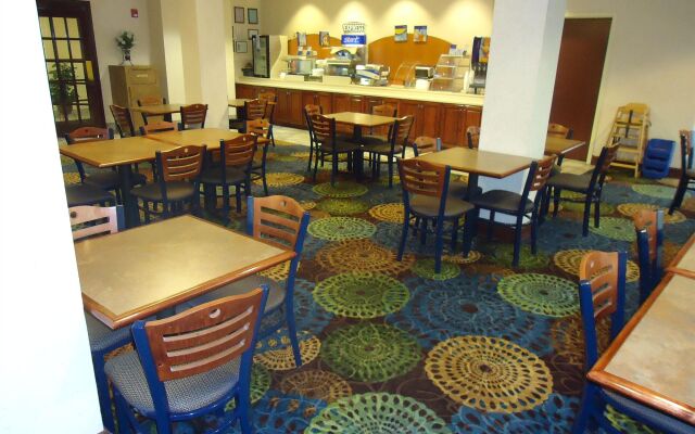 Holiday Inn Express & Suites Oxford by IHG