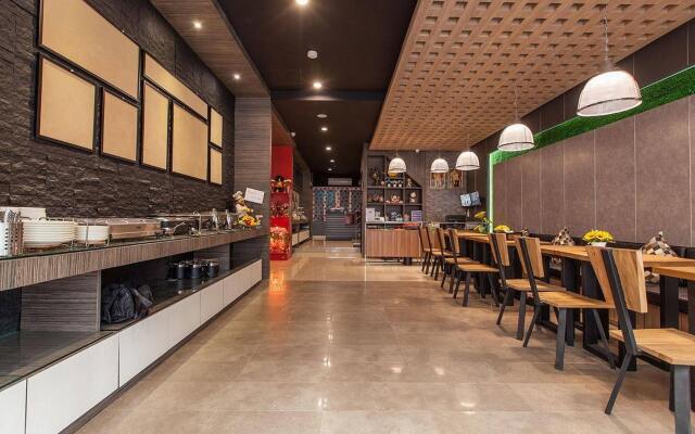 D Box Hostel